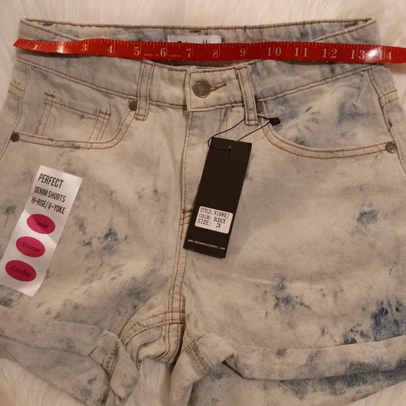 Shorts - Picture 3 of 3